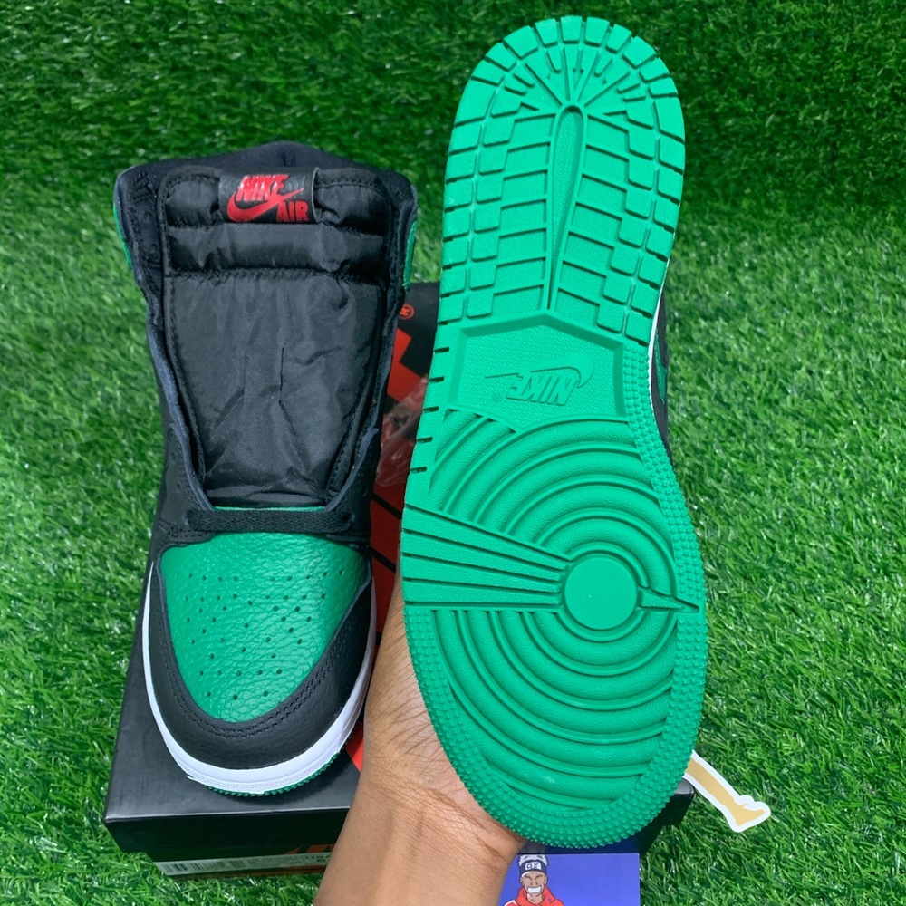 2020 Air Jordan 1 Retro High OG “Pine Green 2.0” - Picture 4 of 13